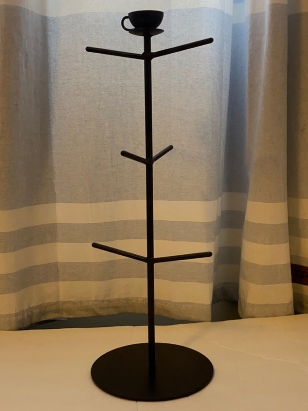 Black Metal Coffee/Tea Mug Tree with Mini Coffee Mug Detail